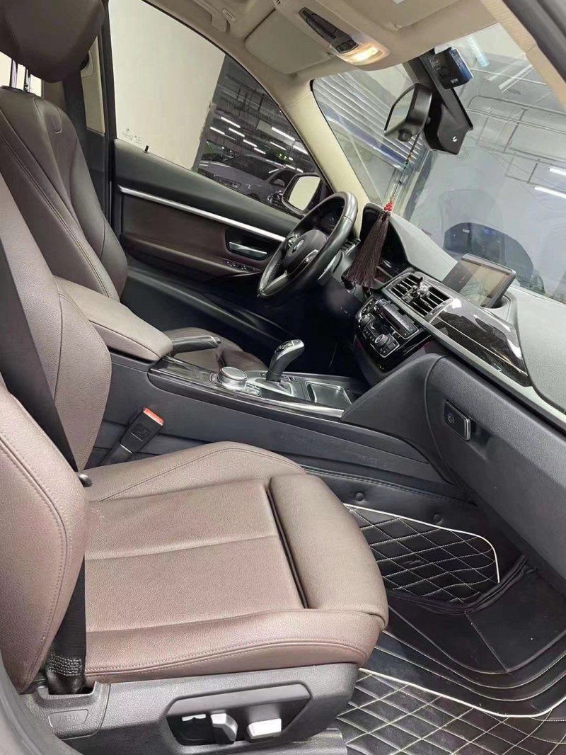 成都17年宝马3系8