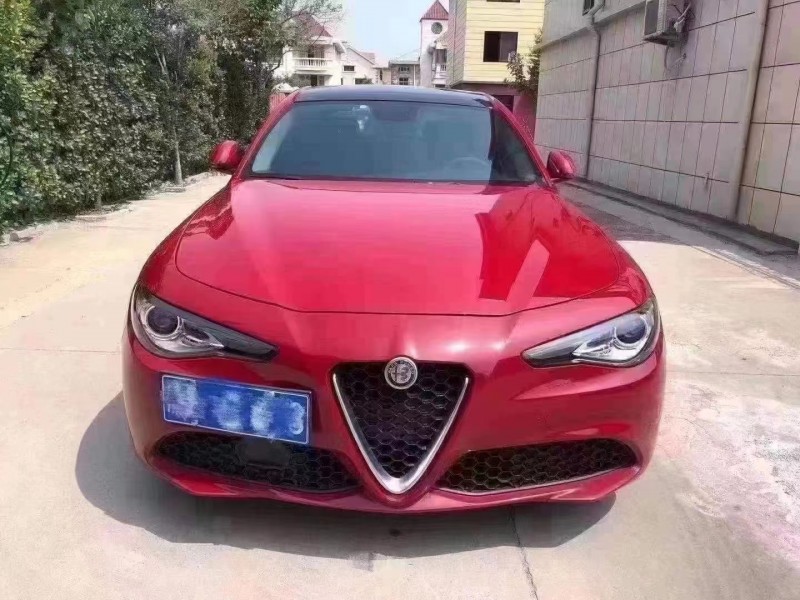 煙臺18年阿爾法·羅密歐Giulia1