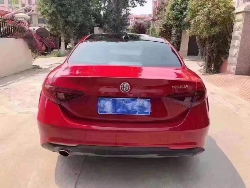 煙臺18年阿爾法·羅密歐Giulia6