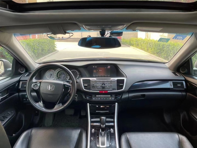 邢台16年本田雅阁9