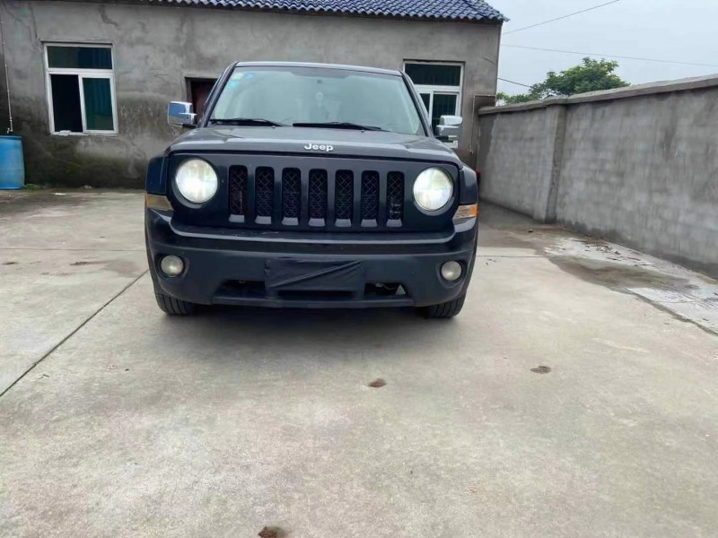 荊門13年Jeep自由客1