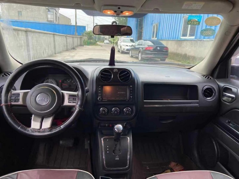 荊門13年Jeep自由客3