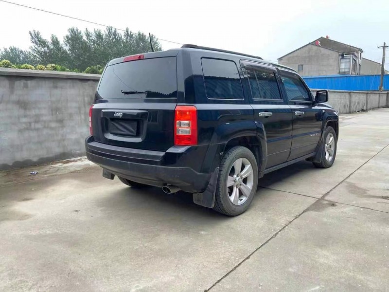 荊門13年Jeep自由客5
