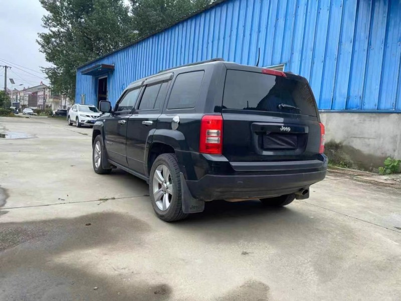 荊門13年Jeep自由客6