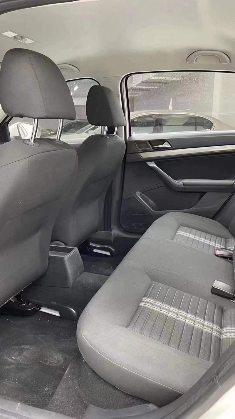 成都21年大众朗逸7