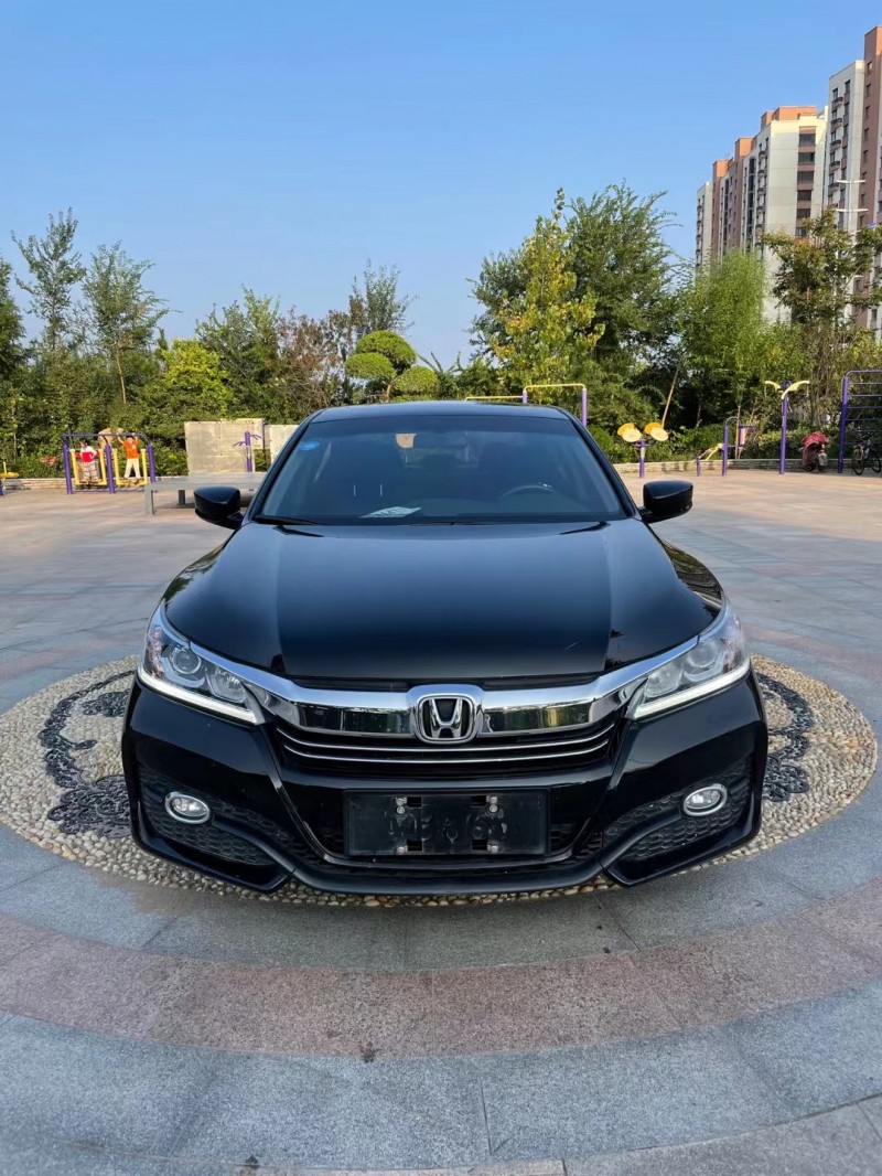 青岛18年本田雅阁1