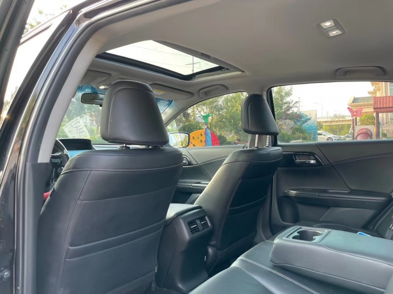 青岛18年本田雅阁4