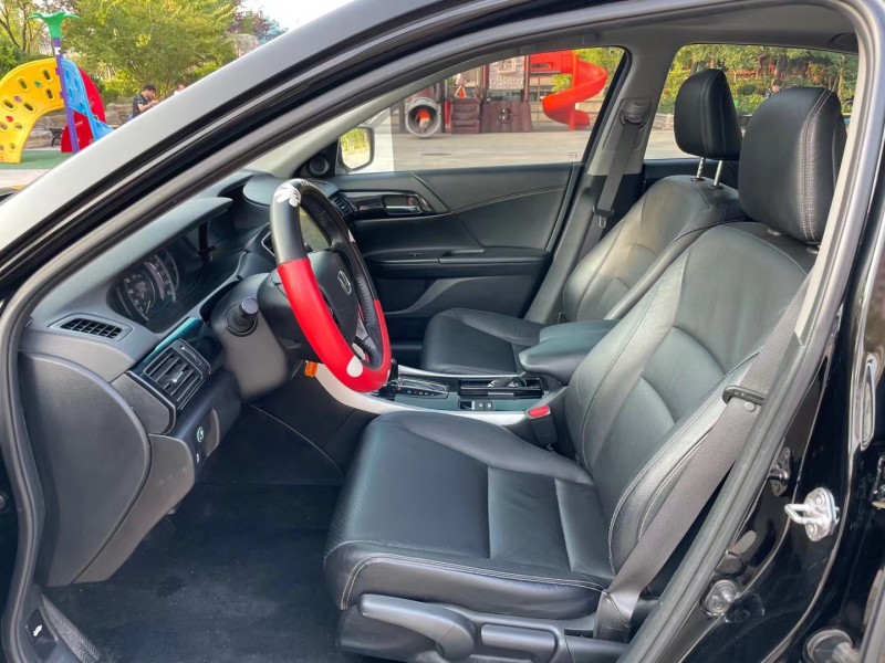 青岛18年本田雅阁5