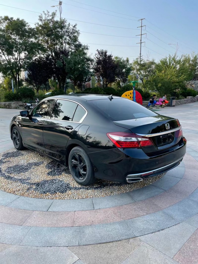 青岛18年本田雅阁6