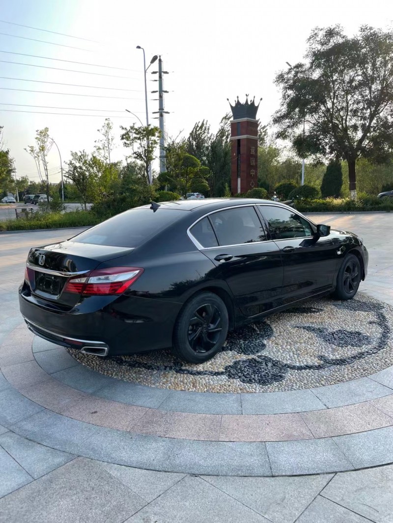 青岛18年本田雅阁7