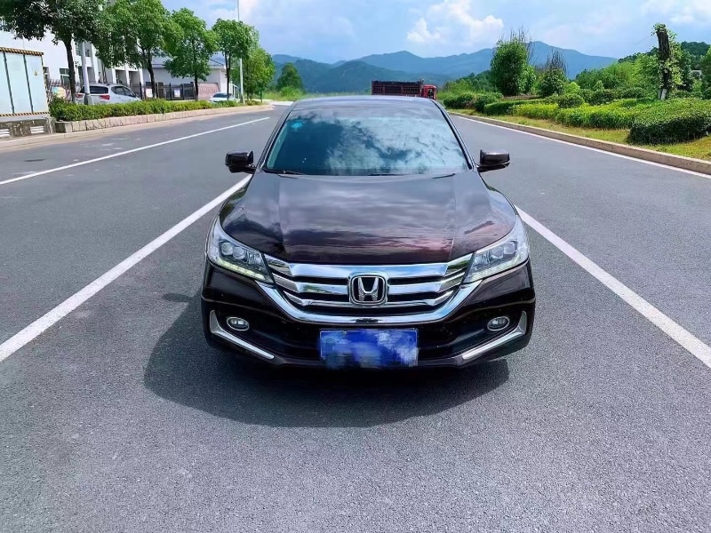 厦门15年本田雅阁1