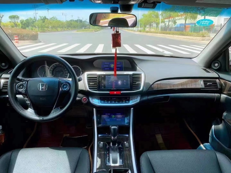 厦门15年本田雅阁9