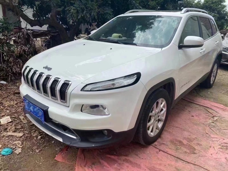 廈門17年Jeep自由光7