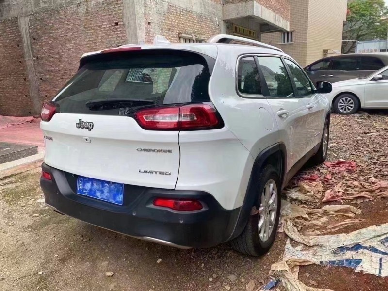 廈門17年Jeep自由光5