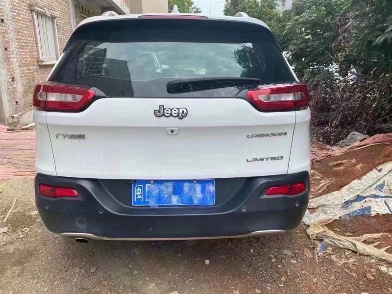 廈門17年Jeep自由光3