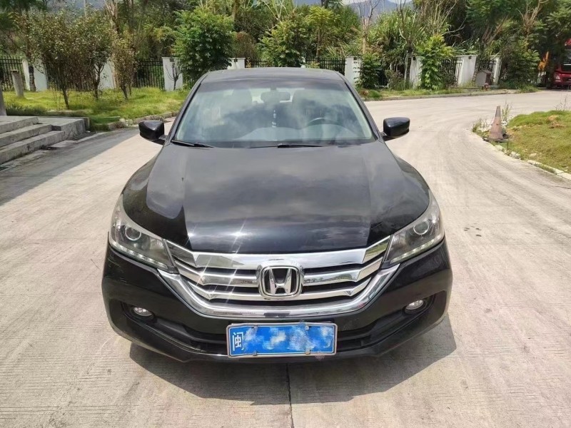 厦门15年本田雅阁1