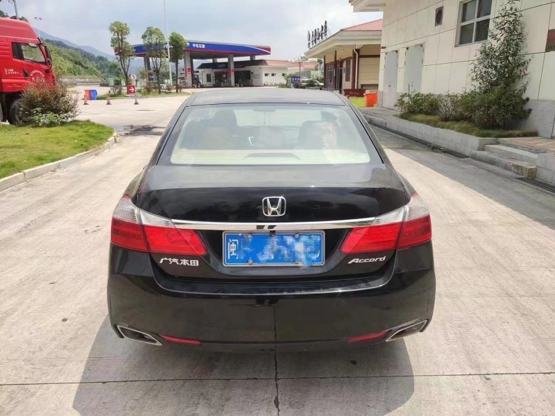 厦门15年本田雅阁3