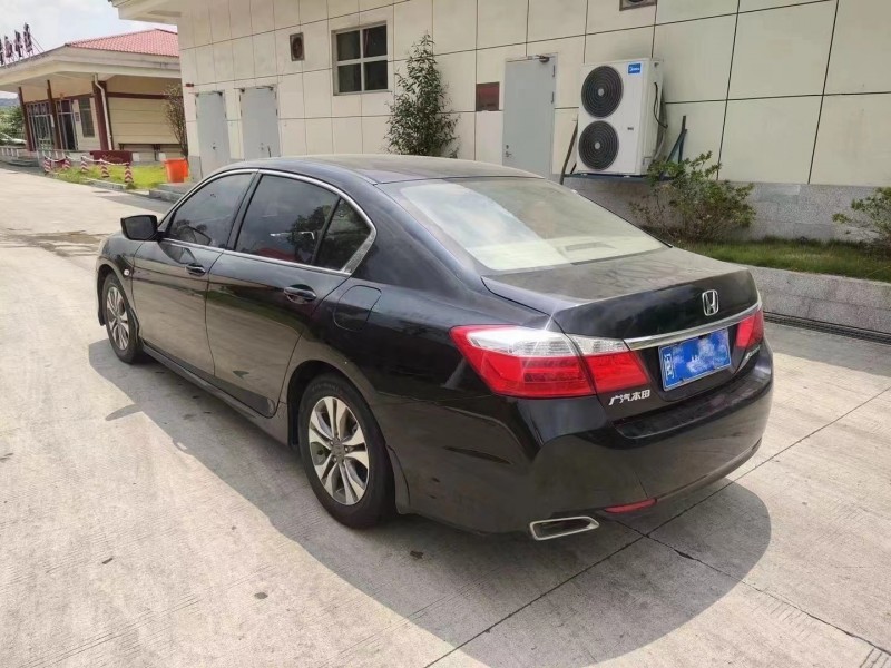 厦门15年本田雅阁4