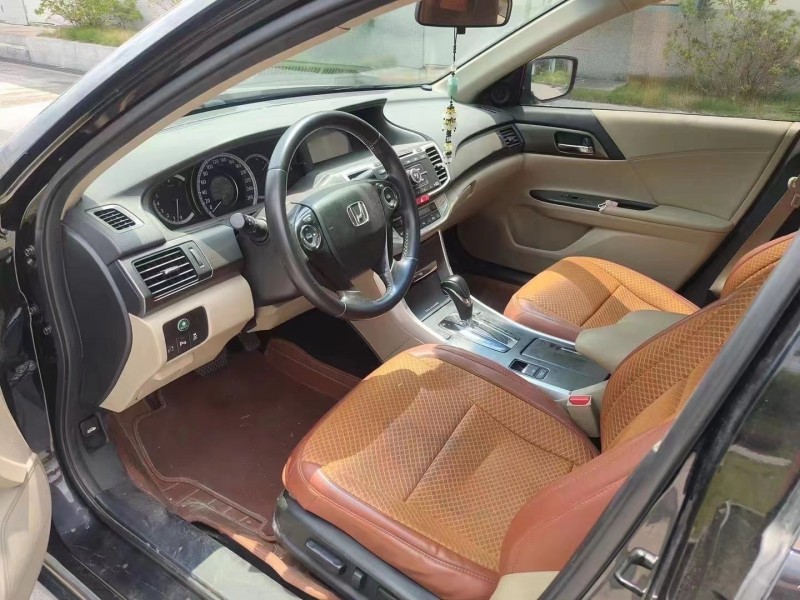 厦门15年本田雅阁5