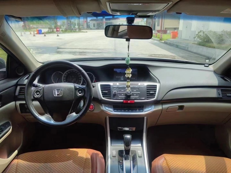 厦门15年本田雅阁9