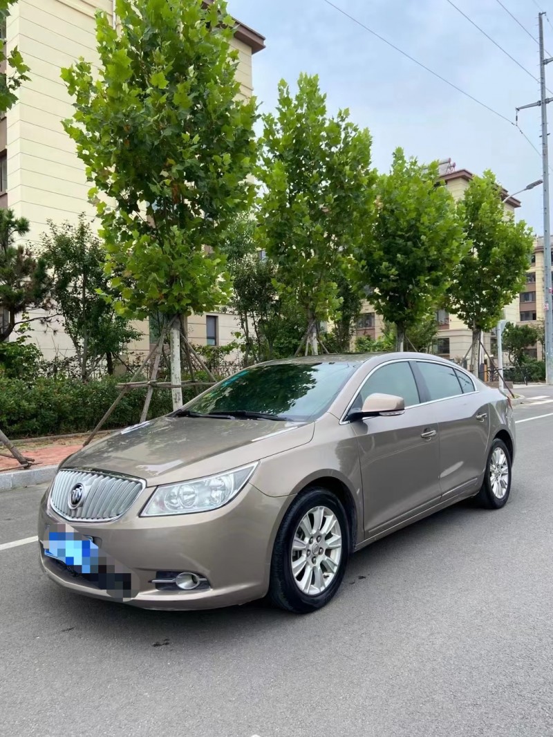 青岛11年别克君越8