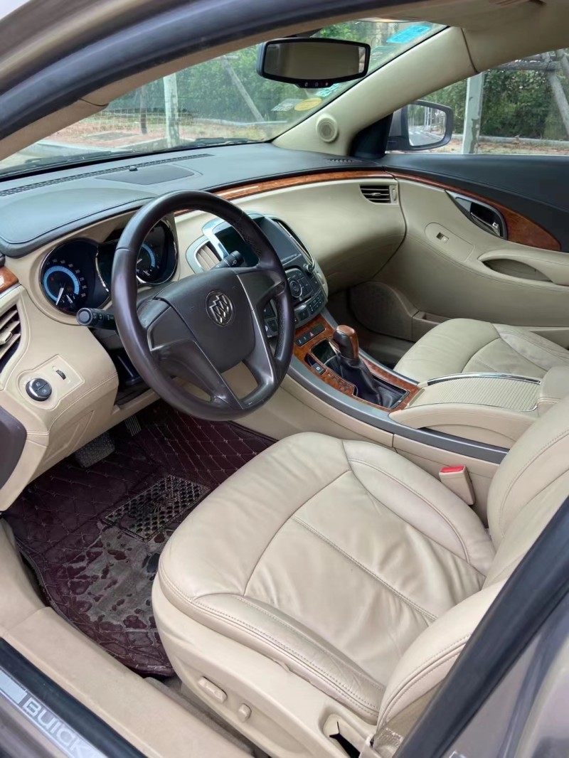 青岛11年别克君越6