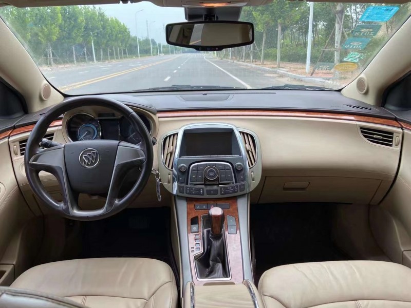 青岛11年别克君越4