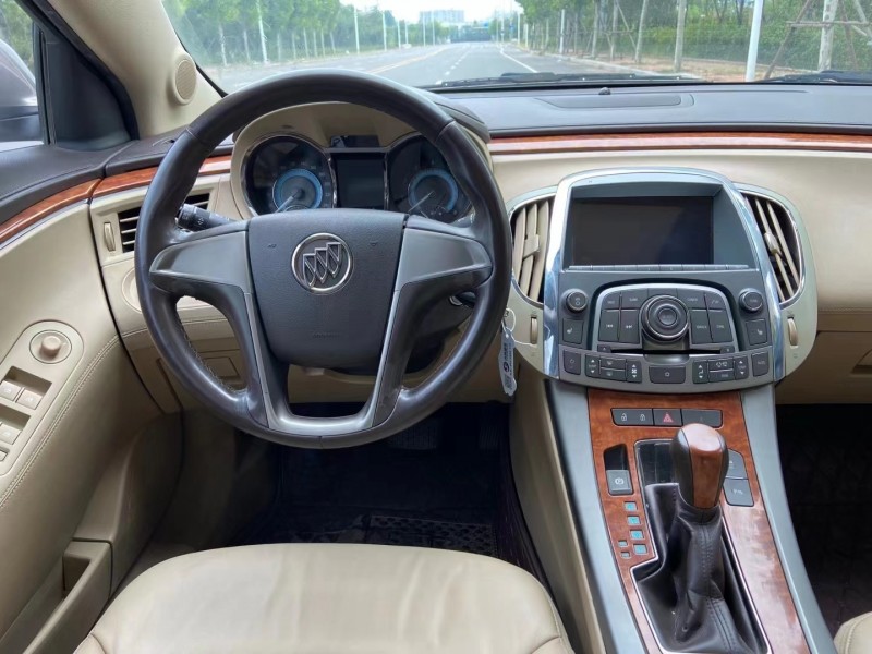 青岛11年别克君越5