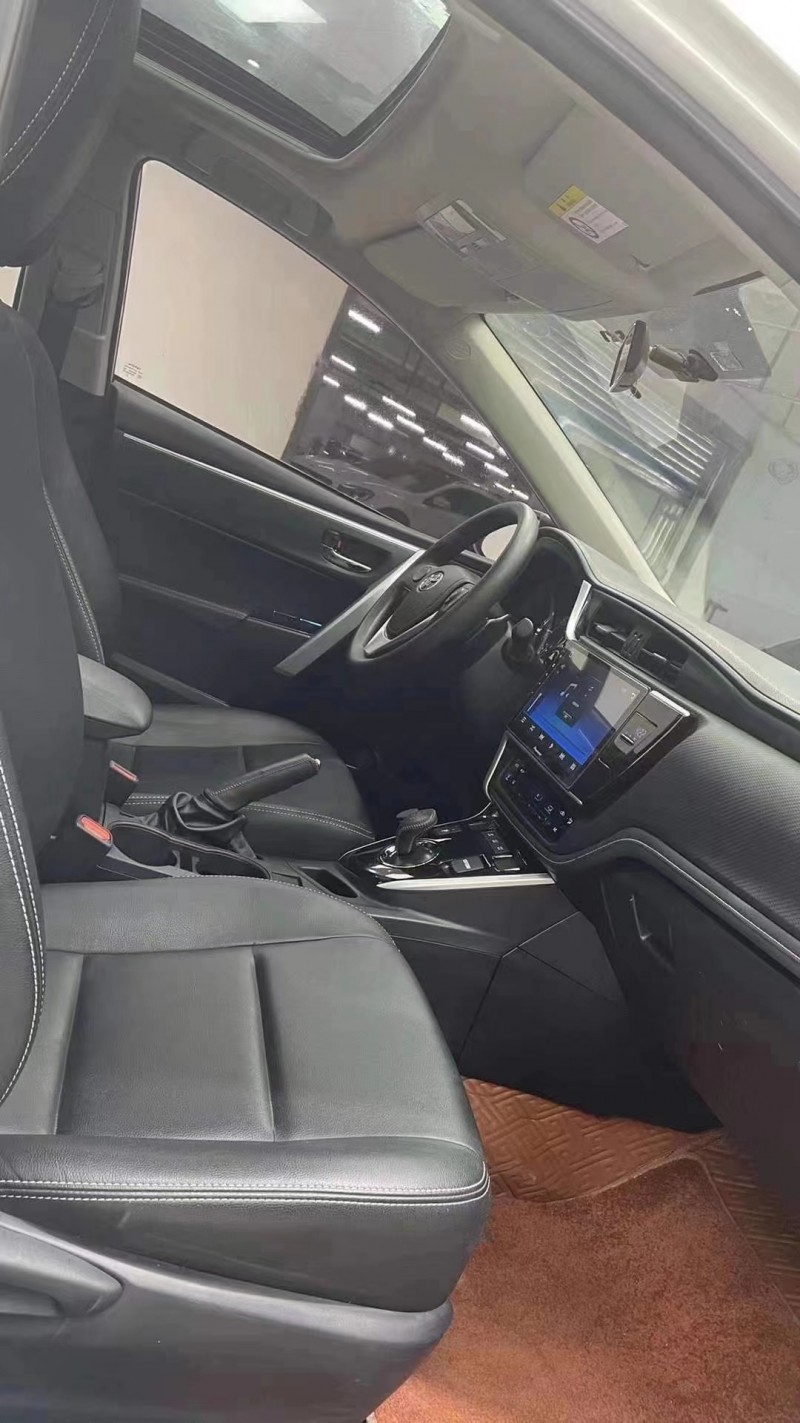 成都18年丰田雷凌8