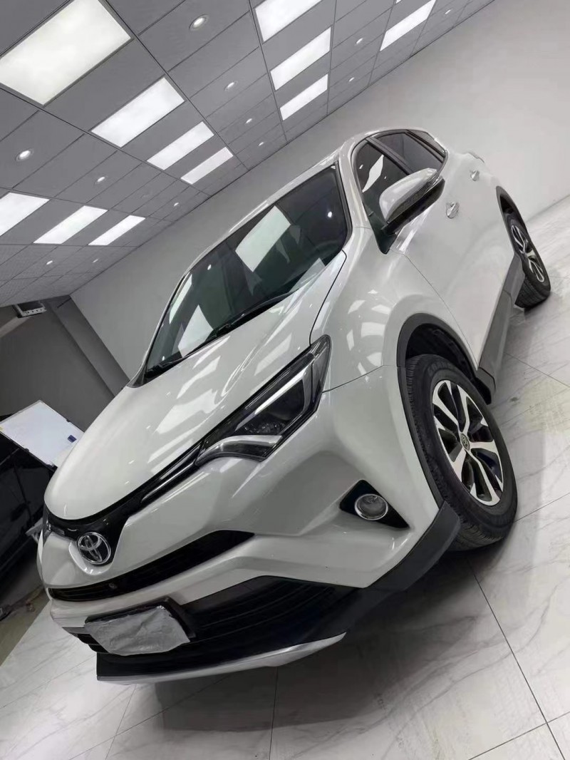 成都16年丰田RAV42