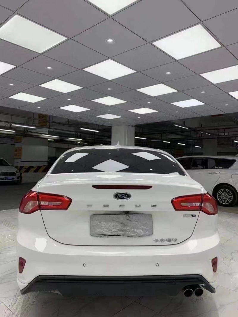 成都20年福特福克斯5