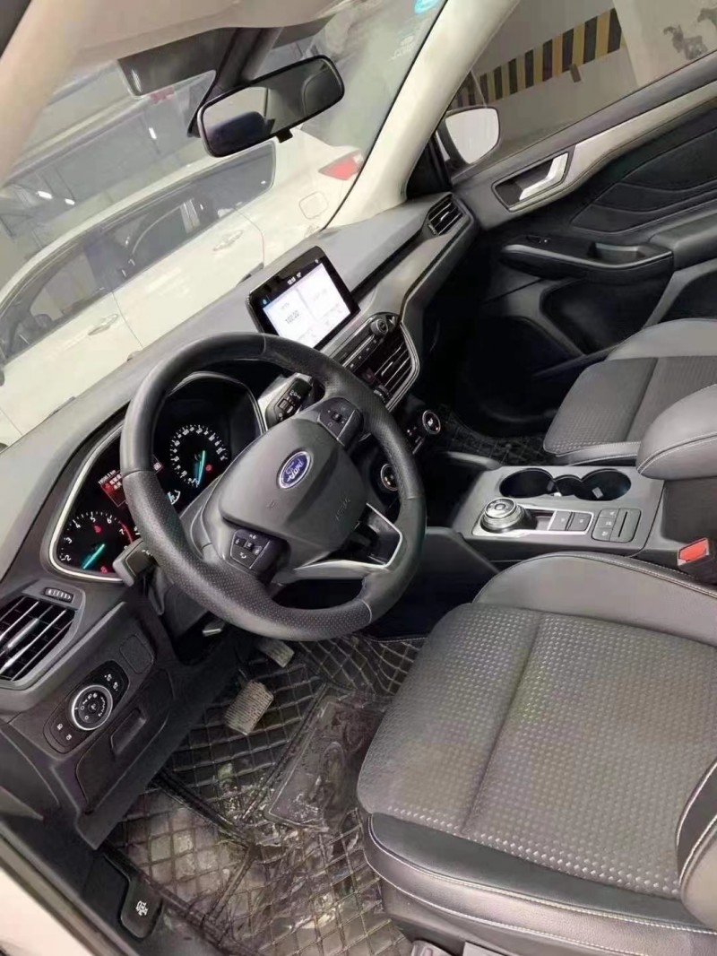 成都20年福特福克斯6