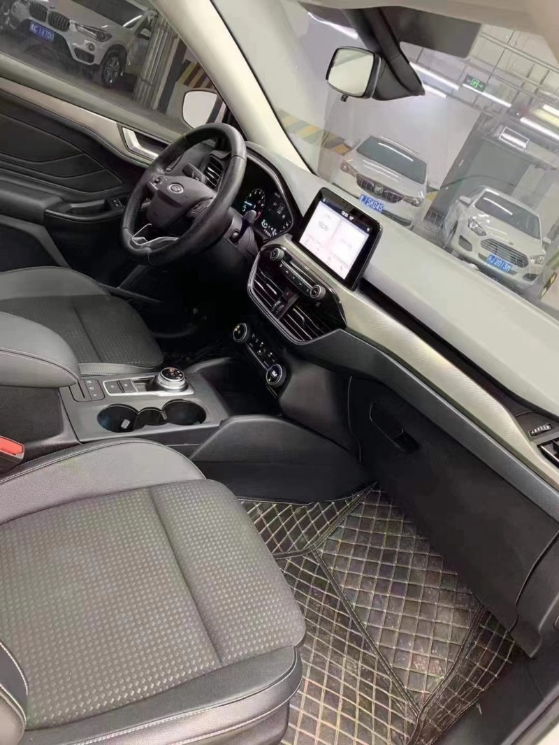 成都20年福特福克斯8