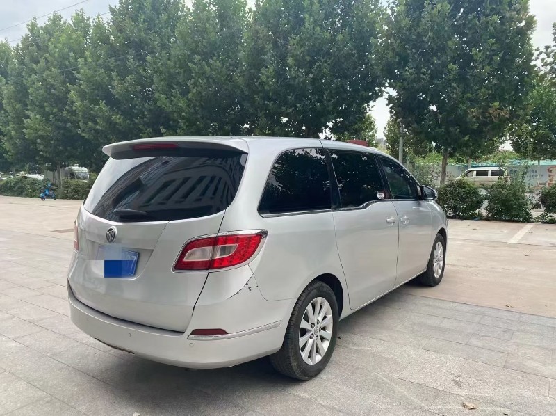 青岛12年别克GL84