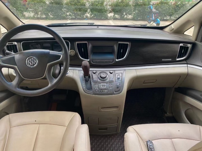 青岛12年别克GL82