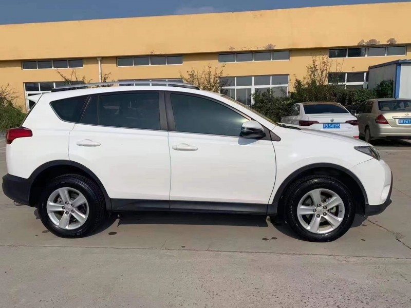 唐山14年豐田RAV4榮放7