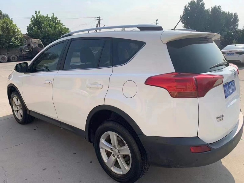 唐山14年豐田RAV4榮放8