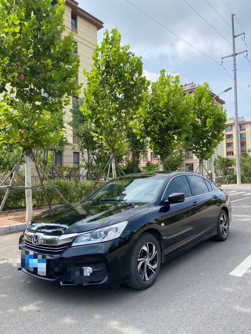 青岛16年本田雅阁2