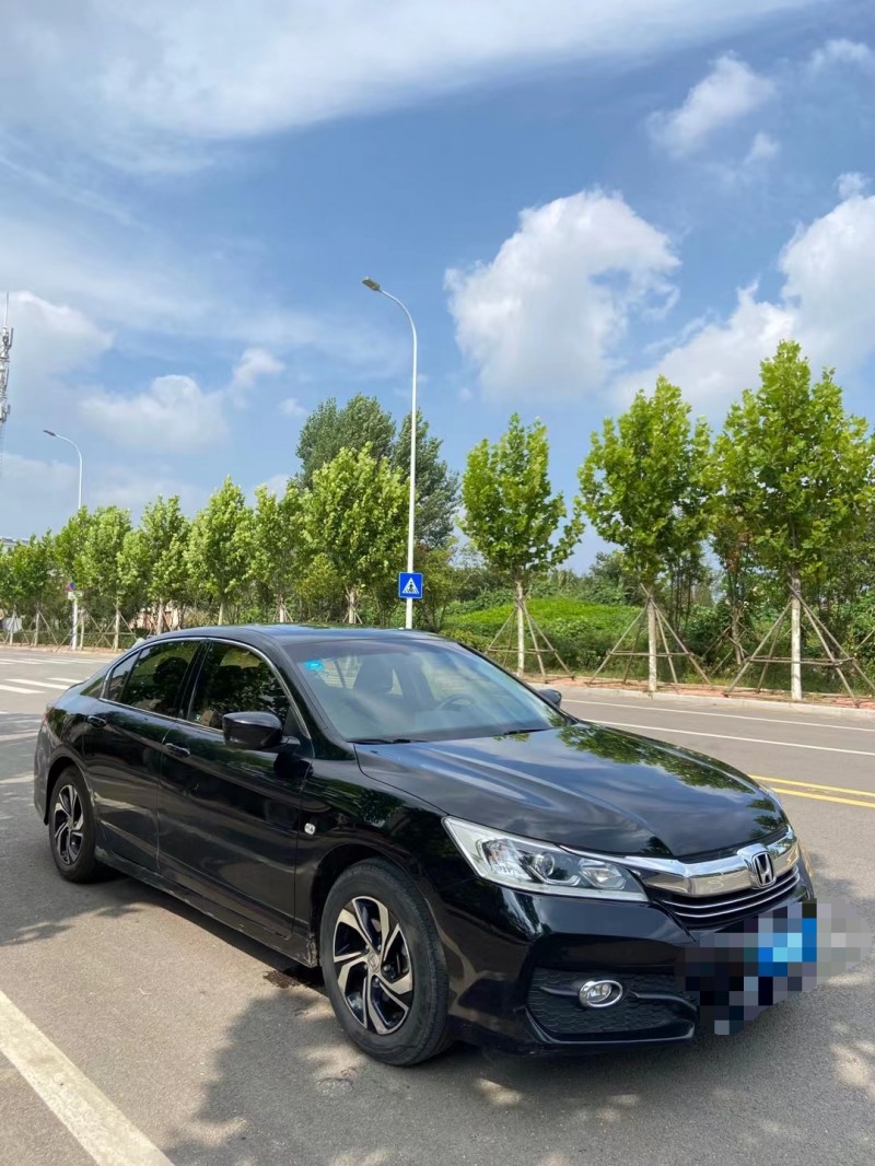 青岛16年本田雅阁3