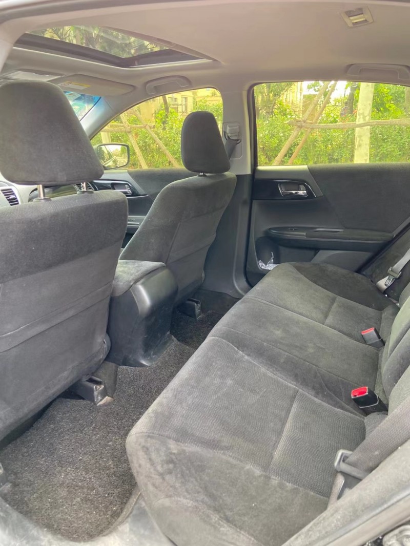 青岛16年本田雅阁5