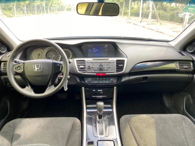 青岛16年本田雅阁6