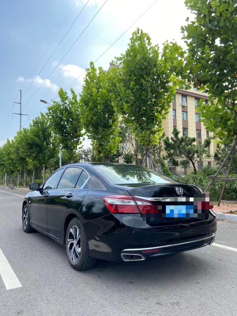 青岛16年本田雅阁7