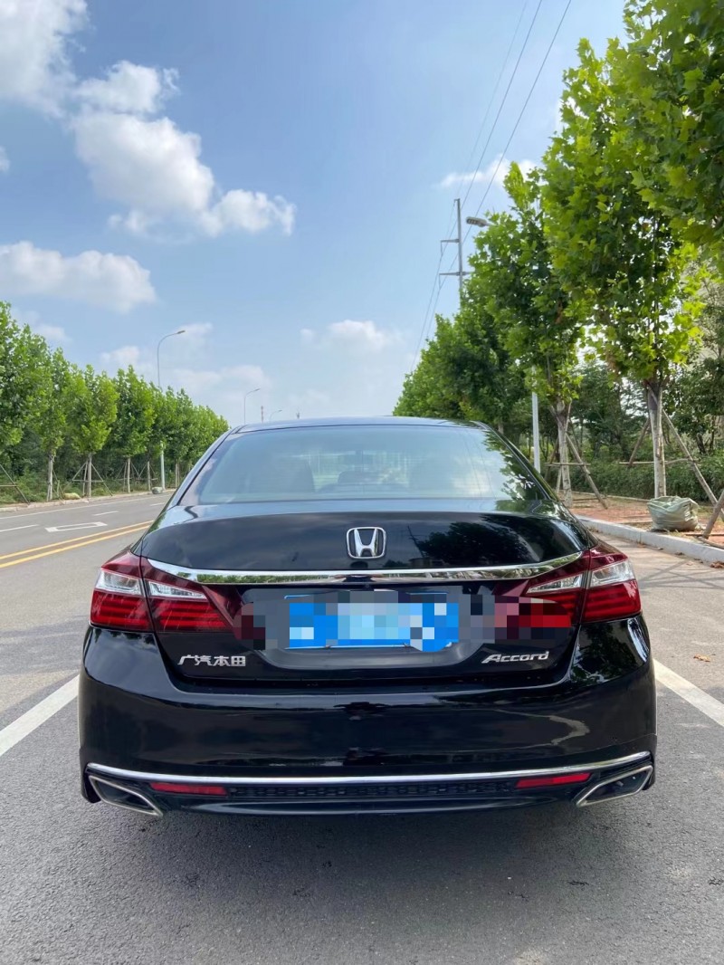 青岛16年本田雅阁8