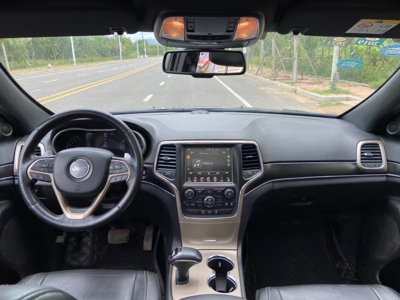 青島15年Jeep大切諾基6