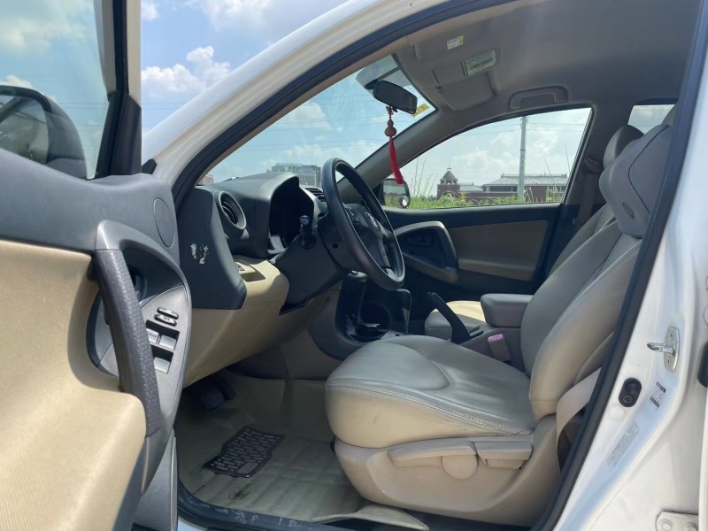 宜昌13年豐田RAV45