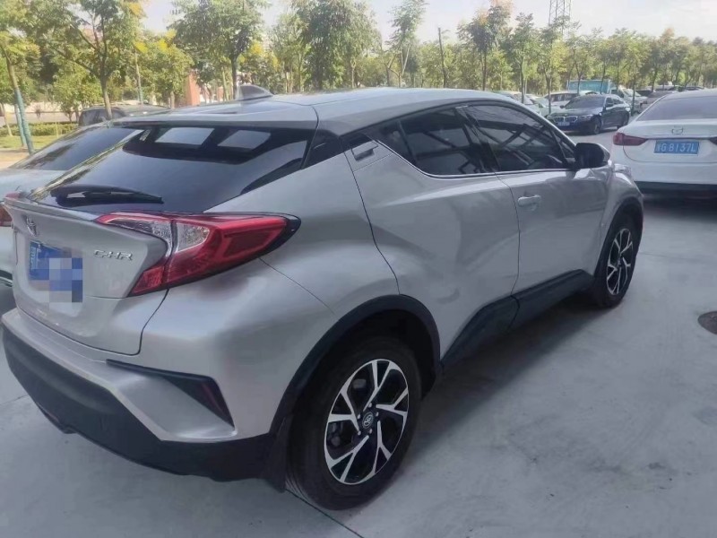 武汉21年丰田CHR3