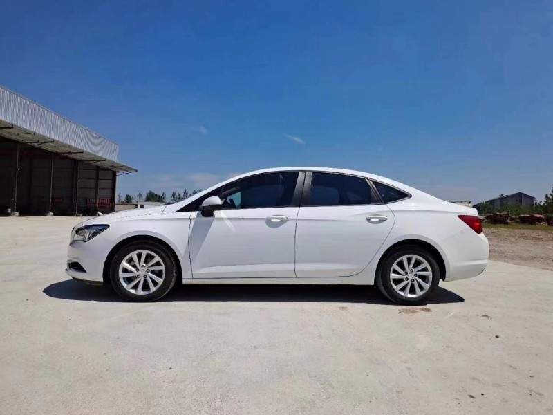 武汉17年别克威朗3