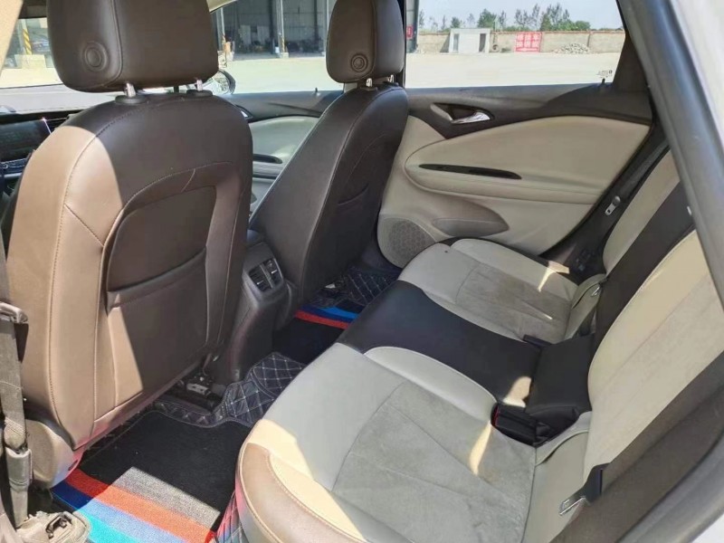 武汉17年别克威朗5