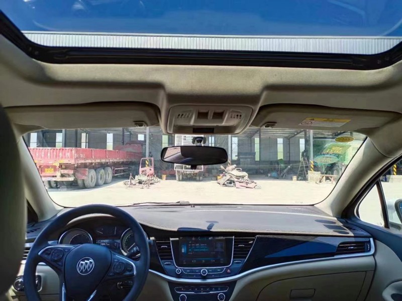 武汉17年别克威朗6