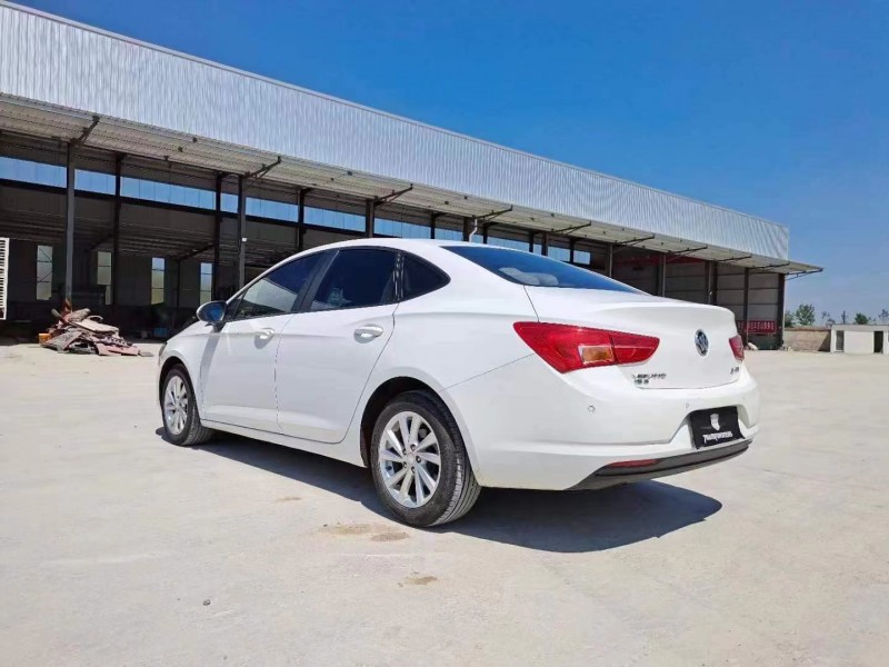 武汉17年别克威朗7